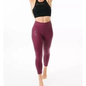 zyia | lipgloss metallic pink high rise athletic capri 20" leggings sz 8-10